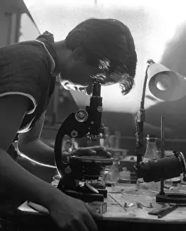 Rosalind Franklin Print: DNA Structure Pioneer