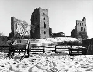 Images Dated 29th March 2011: Sheriff Hutton Castle