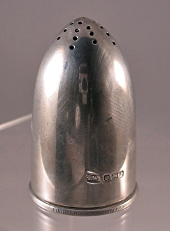 Silver pepper pot in the shape of a heavy Howitzer shell Silver pepper pot in the shape of a heavy Howitzer shell