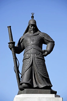 Statue of Admiral Yi Sun-sin in Seoul, South Korea Statue of Admiral Yi Sun-sin in Seoul, South Korea