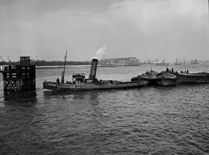 The tug Lizard on the River Thames, Woolwich, SE London The tug Lizard on the River Thames, Woolwich, SE London