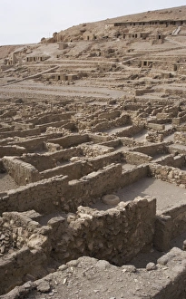 Valley of the Artisans. Ruins of Set Maat. Deir el-Medina. E Valley of the Artisans. Ruins of Set Maat. Deir el-Medina. E
