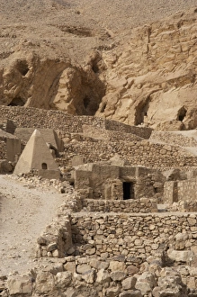 Valley of the Artisans. Ruins of Set Maat. Tombs in the necr Valley of the Artisans. Ruins of Set Maat. Tombs in the necr