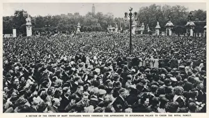 Buckingham Palace Balcony Prints: VE Day