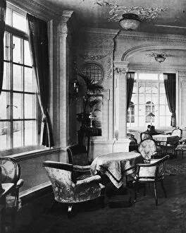 Passengers Collection: View of the luxurious reading room onboard the Titanic