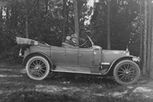 Vintage Car (awaiting identfication) Vintage Car (awaiting identfication)