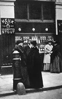 Whitechapel Pub Scene Print, 1907 London