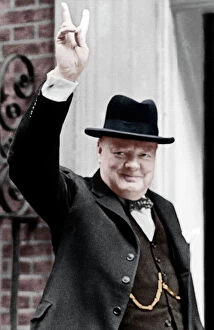 Images Dated 5th May 2016: Winston Churchill - Giving the V for Victory sign