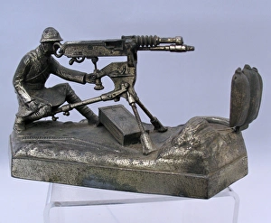 WW1 inkwell, French soldier with Hotchkiss machine gun WW1 inkwell, French soldier with Hotchkiss machine gun