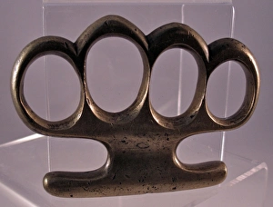 WWI brass knuckleduster of Sergeant Duffen WWI brass knuckleduster of Sergeant Duffen