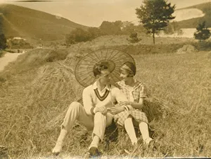 A young couple, Ivy A. Hill and Bruce Lindemann, pose together for a romantic photograph A young couple, Ivy A. Hill and Bruce Lindemann, pose together for a romantic photograph