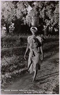 Zambia (Northern Rhodesia) - Woman carrying water Zambia (Northern Rhodesia) - Woman carrying water