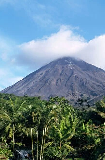 Images Dated 9th July 2009: Costa Rica - Arenal Volcano