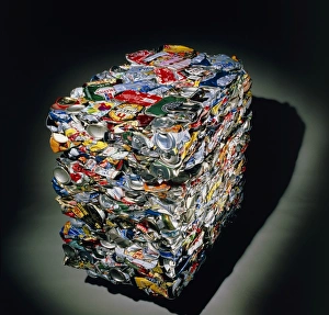 Aluminium recycling: compressed aluminium cans Aluminium recycling: compressed aluminium cans