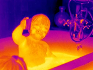 Images Dated 26th March 2004: Thermogram Print of a Child in a Bath