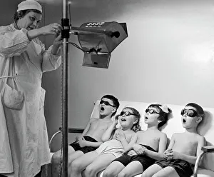 Children under a sunlamp, 1960 C016/2693 Children under a sunlamp, 1960 C016/2693