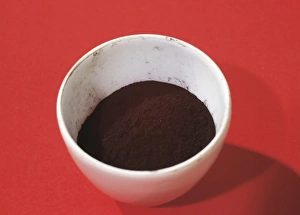 Images Dated 5th March 2003: Copper (II) oxide Print - Black Solid in a Crucible