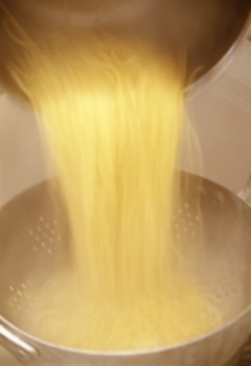 Kitchen Equipment Prints: Draining spaghetti