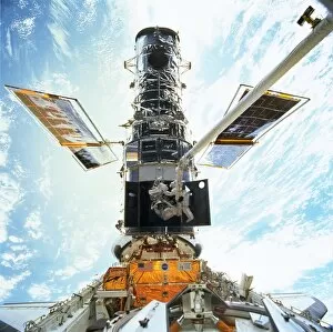 Images Dated 21st March 2000: Hubble servicing