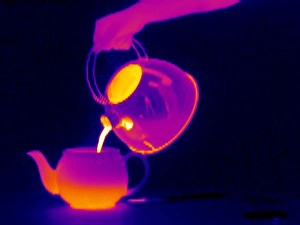 Images Dated 9th March 2004: Thermogram Print of Hand Pouring Boiling Water into Teapot