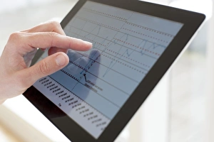 Digital Healthcare Solutions Prints: Nurse using a tablet computer F008 / 2913