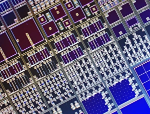 Surface of microchip, light micrograph C018/6403 Surface of microchip, light micrograph C018/6403