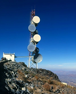 Telecommunications tower for relaying microwaves Telecommunications tower for relaying microwaves
