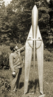 Prints of Tiling rocket in 1932. Reinhold Tiling was a pioneering German scientist who experimented with solid-fuel rockets. In 1931 he launched four rockets, which reached altitudes of up to 2 kilometres Images Dated 2004 December: Tiling Rocket Print, 1932
