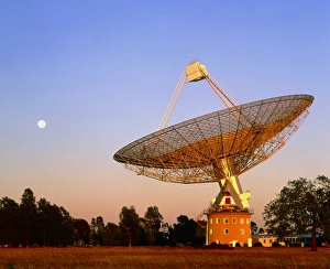 View of Parkes radio telescope, Australia View of Parkes radio telescope, Australia