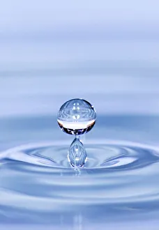 Water drop impact, high speed photograph Water drop impact, high speed photograph