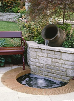 Images Dated 16th September 2011: Water feature Print, Chelsea Flower Show