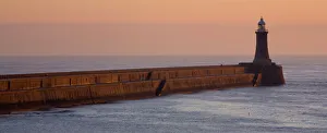 England, Tyne & Wear, Tynemouth. The North Pier at the mouth of the River Tyne England, Tyne & Wear, Tynemouth. The North Pier at the mouth of the River Tyne