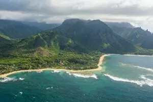 Images Dated 20th July 2011: Aerial of the north shore of the island of Kauai, Hawaii, United States of America, Pacific