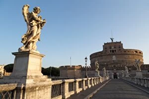 Angel Statue Collection: Angel statues on Ponte Sant Angelo bridge with Castel Sant Angelo, Rome, Lazio, Italy, Europe