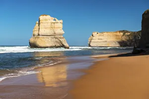 One of the Twelve Apostles and Southern Ocean, Twelve Apostles National Park One of the Twelve Apostles and Southern Ocean, Twelve Apostles National Park
