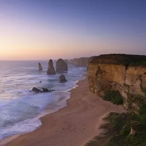 Images Dated 22nd December 2015: Twelve Apostles at sunset, Port Campbell National Park, Great Ocean Road, Victoria
