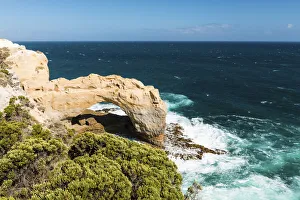 The Arch and Southern Ocean, Port Campbell National Park, Port Campbell, Victoria The Arch and Southern Ocean, Port Campbell National Park, Port Campbell, Victoria