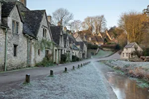 Arlington Row Cotswold stone cottages on frosty morning, Bibury, Cotswolds, Gloucestershire Arlington Row Cotswold stone cottages on frosty morning, Bibury, Cotswolds, Gloucestershire