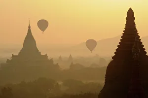 Ballooning in the early morning over the archaeological site, Bagan (Pagan) Ballooning in the early morning over the archaeological site, Bagan (Pagan)