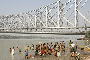 Bathing ghat on Hooghly River, part of Ganges River, below Howrah Bridge, Kolkata (Calcutta), West Bengal, India, Asia Bathing ghat on Hooghly River, part of Ganges River, below Howrah Bridge, Kolkata (Calcutta), West Bengal, India, Asia