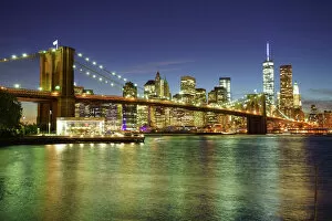 Images Dated 13th September 2014: Brooklyn Bridge and Lower Manhattan skyline at night, New York City, New York