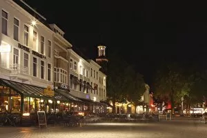 Noord Brabant Collection: Cafes and restaurants at the Grote Markt (Big Market) square at night, Breda