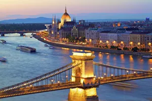 Chain Bridge, River Danube and Hungarian Parliament at dusk, UNESCO World Heritage Site, Budapest, Hungary, Europe Chain Bridge, River Danube and Hungarian Parliament at dusk, UNESCO World Heritage Site, Budapest, Hungary, Europe