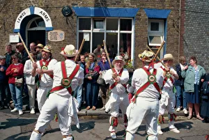 Chanctonbury ring of Morris dancers outside the Lewes Arms pub, Lewes, Sussex Chanctonbury ring of Morris dancers outside the Lewes Arms pub, Lewes, Sussex