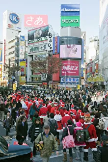 Christmas Santas walking across Shibuya crossing, Shibuya ward, Tokyo, Japan, Asia Christmas Santas walking across Shibuya crossing, Shibuya ward, Tokyo, Japan, Asia