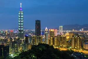 City skyline and Taipei 101 building in the Xinyi district, Taipei, Taiwan, Asia City skyline and Taipei 101 building in the Xinyi district, Taipei, Taiwan, Asia