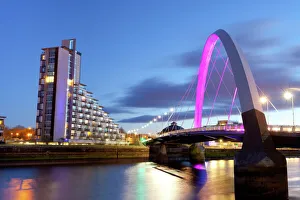 Clyde Arc (Squinty Bridge) and residential flats, River Clyde, Glasgow, Scotland Clyde Arc (Squinty Bridge) and residential flats, River Clyde, Glasgow, Scotland