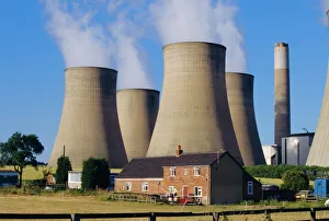 Cooling towers, Radcliffe on Soar Power Station, domestic housing in foreground Cooling towers, Radcliffe on Soar Power Station, domestic housing in foreground