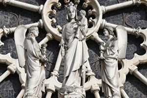 Crowned Virgin and child flanked by two angels, in front of the Rose window Crowned Virgin and child flanked by two angels, in front of the Rose window