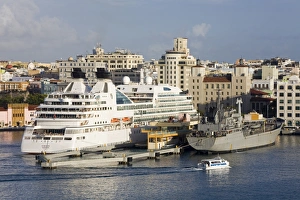 Cruise ship in the Old City of San Juan, Puerto Rico Island, West Indies, United States of America, Central America Cruise ship in the Old City of San Juan, Puerto Rico Island, West Indies, United States of America, Central America